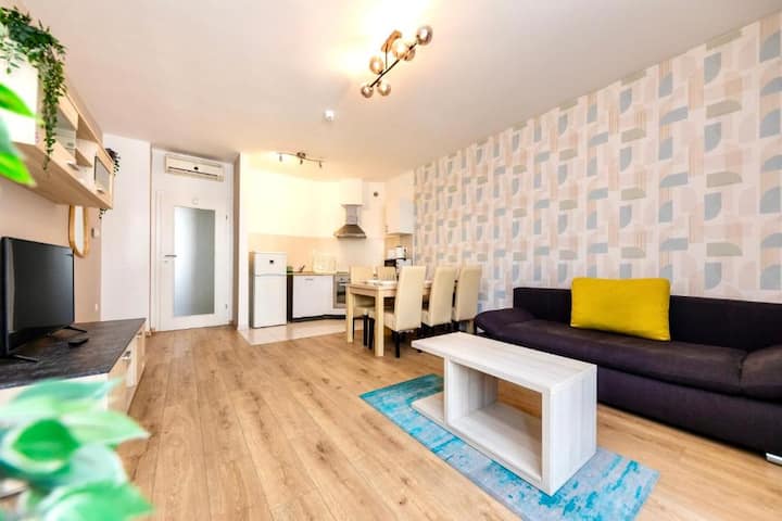 Premium 2 Bedroom Apartment W Balcony-free Parking - Budapest