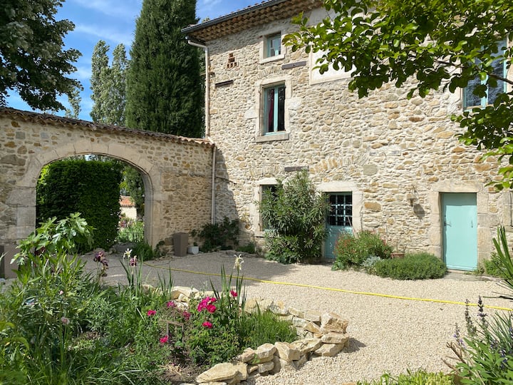 La Vie En Rose  Domaine Privatisé  20 Pers. - Rhône-Alpes