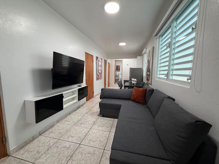 Central San Juan - 3br Apt  Sleeps 8 - San Juan