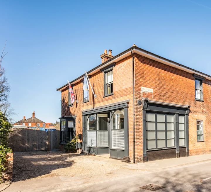 The Leiston | Two Neighbouring Homes - ウォルバーズウィック