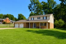 Outerlincoln Retreat | 3BR/2.5BA Newburgh Home