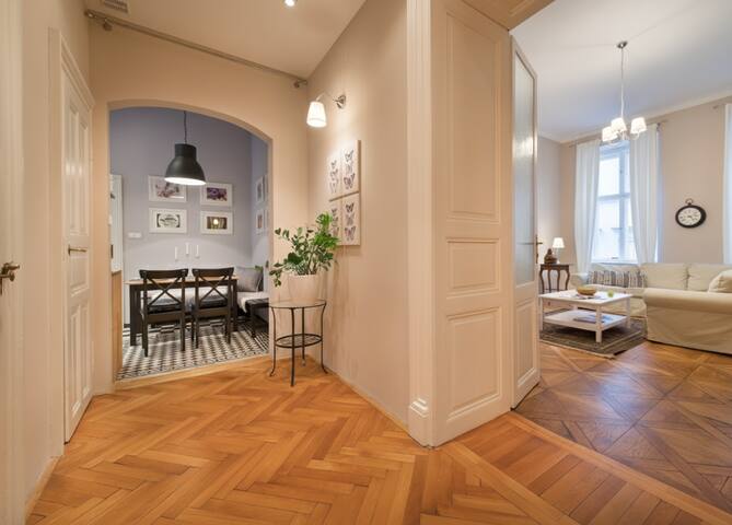 Sweet & Cosy Old Town Apartment gallery image 4