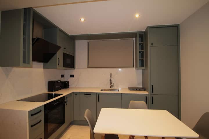 Modern 2bed/2bath Flat With Free Private Parking - Twickenham