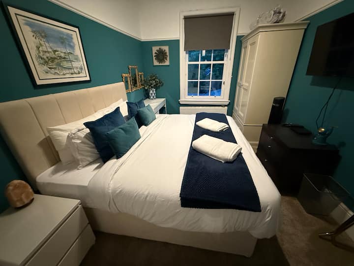 The Victorian Room 3 - Surbiton