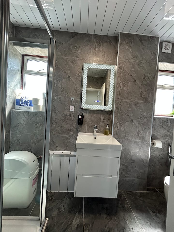 Bright Spacious En-suite Near Tube Station - Harrow