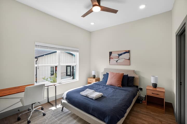 Stylish 2-bedroom Designed For Comfort - 오스틴