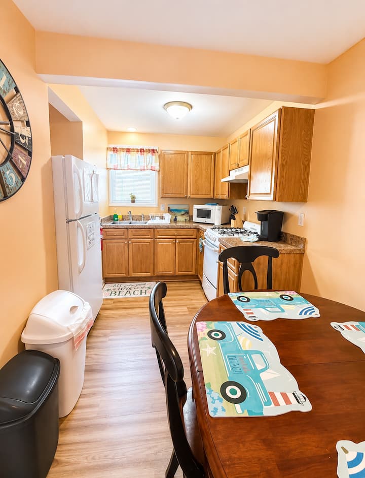 Beach Getaway 1br Near Boardwalk Parking & Badges - Toms River, NJ