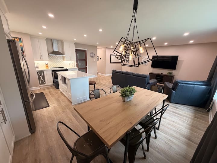 Family Friendly, 3 Br Apt With Parking & Yard - Ottawa