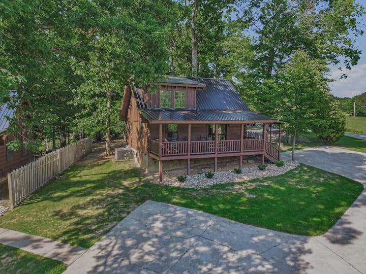 Pet-friendly Cabin Near Dollywood, Hot Tub, Arcade - 세비어빌