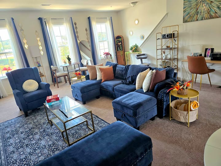 Cozy And Vibrant Three Bedroom Oasis In Lancaster - Lancaster, PA