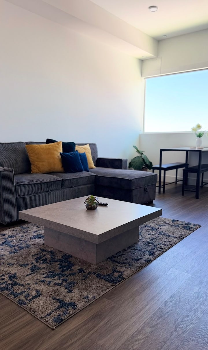 Hollywood Escape - Gym, Garage Rooftop Views - Los Angeles