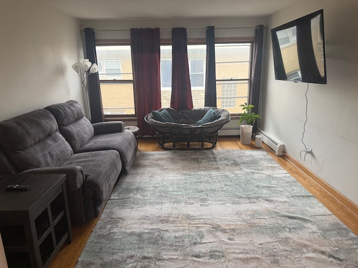 Modern 2br Near Ohare & Blue Line! - Chicago, IL