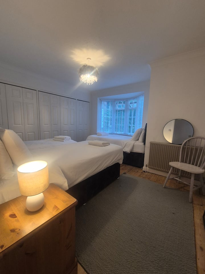 Two Bedroom Garden Flat With Private Parking - Brighton