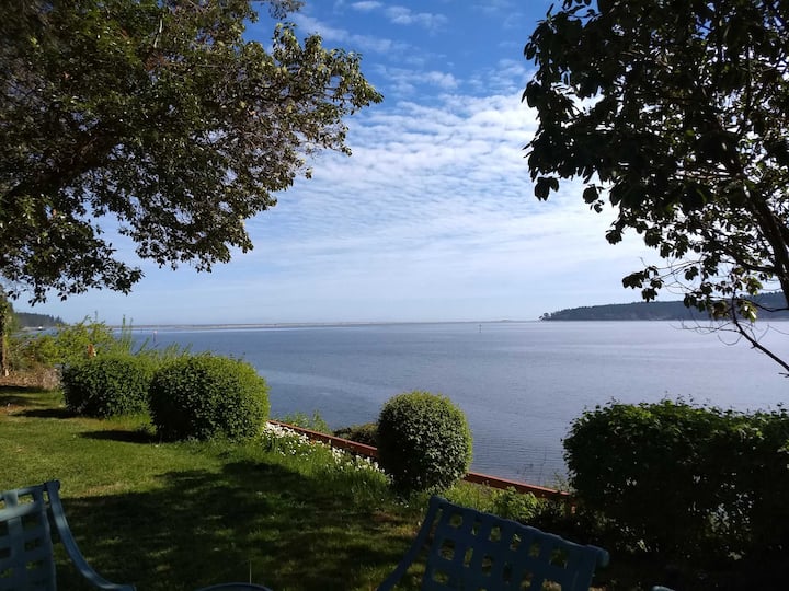 Waterfront, Views, Garden Setting, King Bed - Sequim, WA