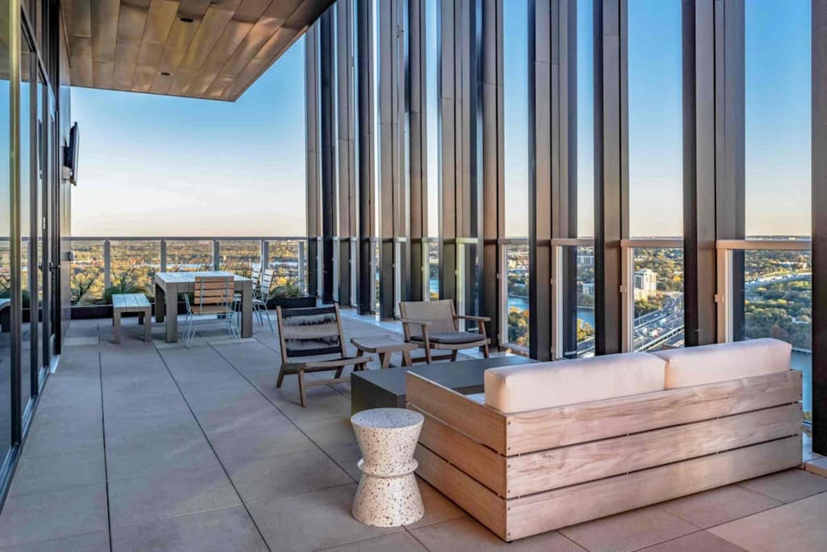 Luxury Natiivo Condo:RoofTopPool+ Rainey+LakeViews