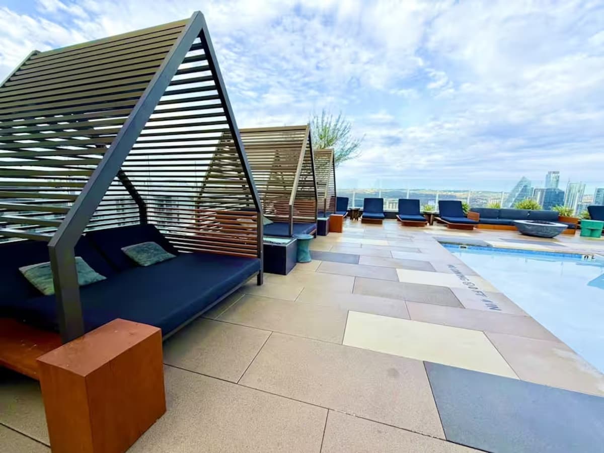 Luxury Natiivo Condo:RoofTopPool+ Rainey+LakeViews