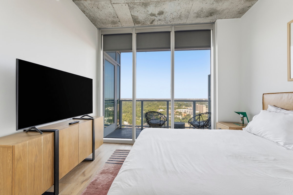 Luxury Natiivo Condo:RoofTopPool+ Rainey+LakeViews