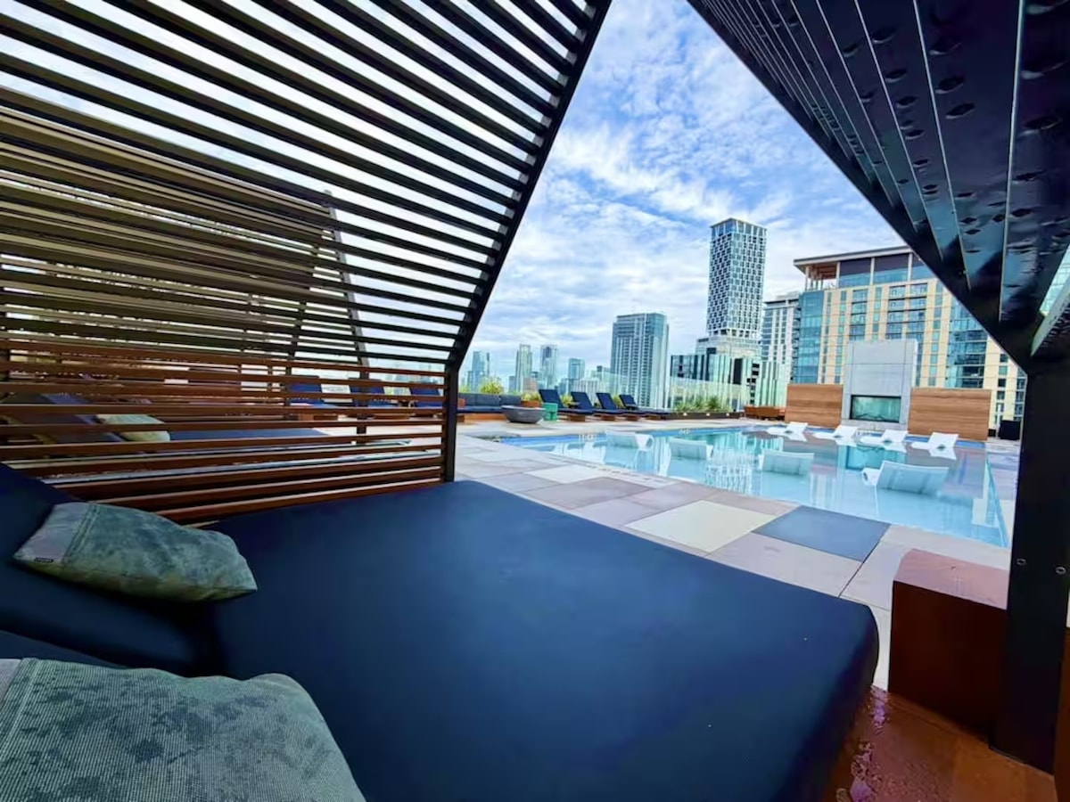Luxury Natiivo Condo:RoofTopPool+ Rainey+LakeViews