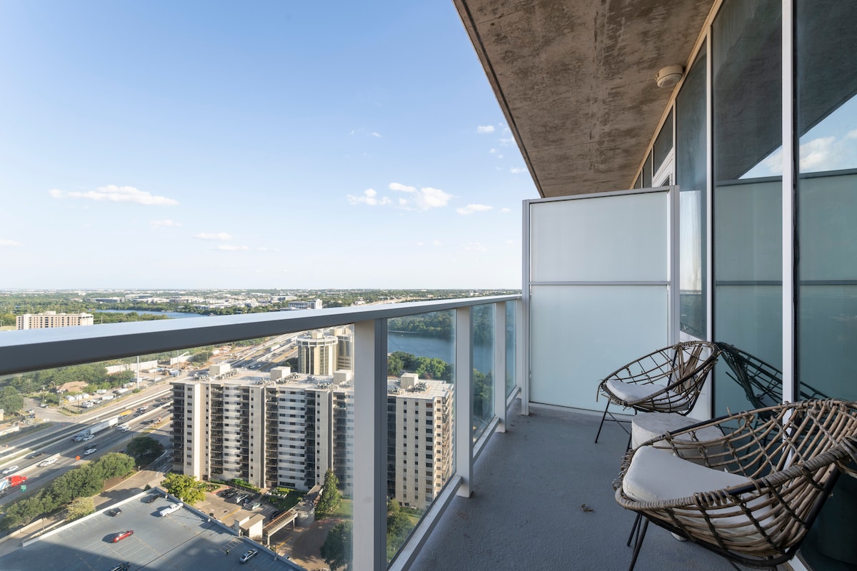 Luxury Natiivo Condo:RoofTopPool+ Rainey+LakeViews