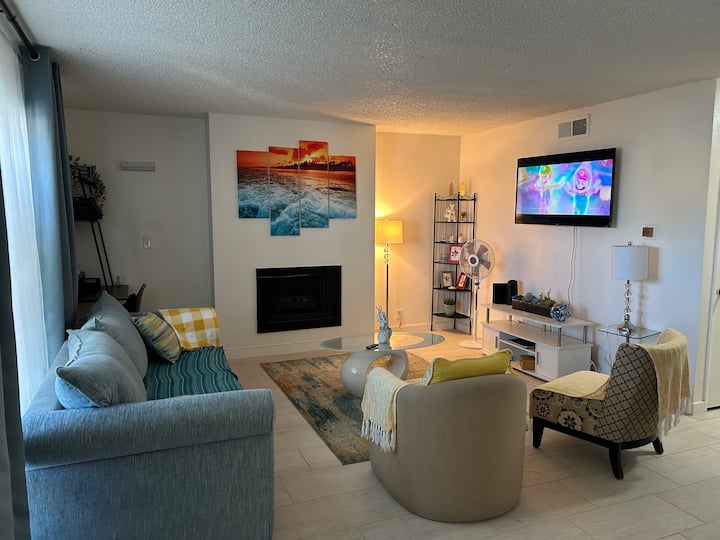 Relaxing Near Asian Mall 2 Beds King Queen - 샌타애나