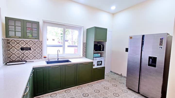 Full kitchen image 1