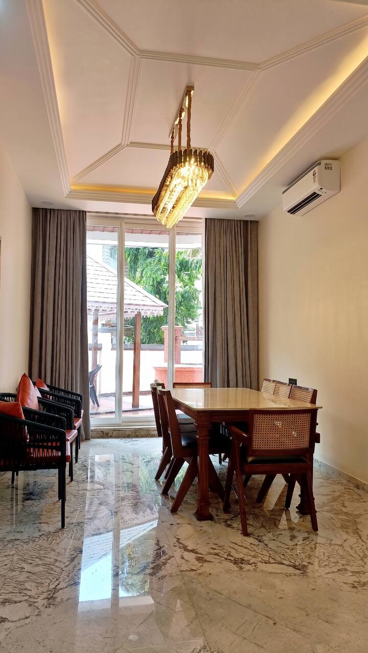 Dining area image 1