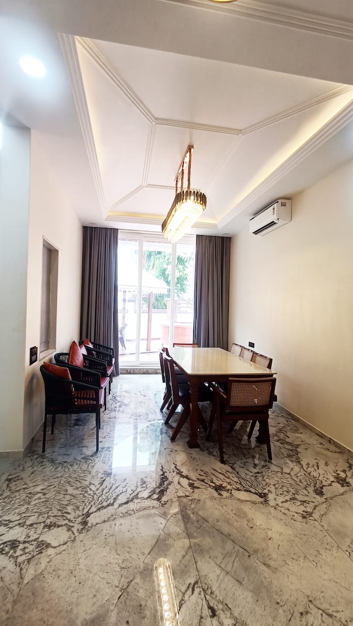Dining area image 2