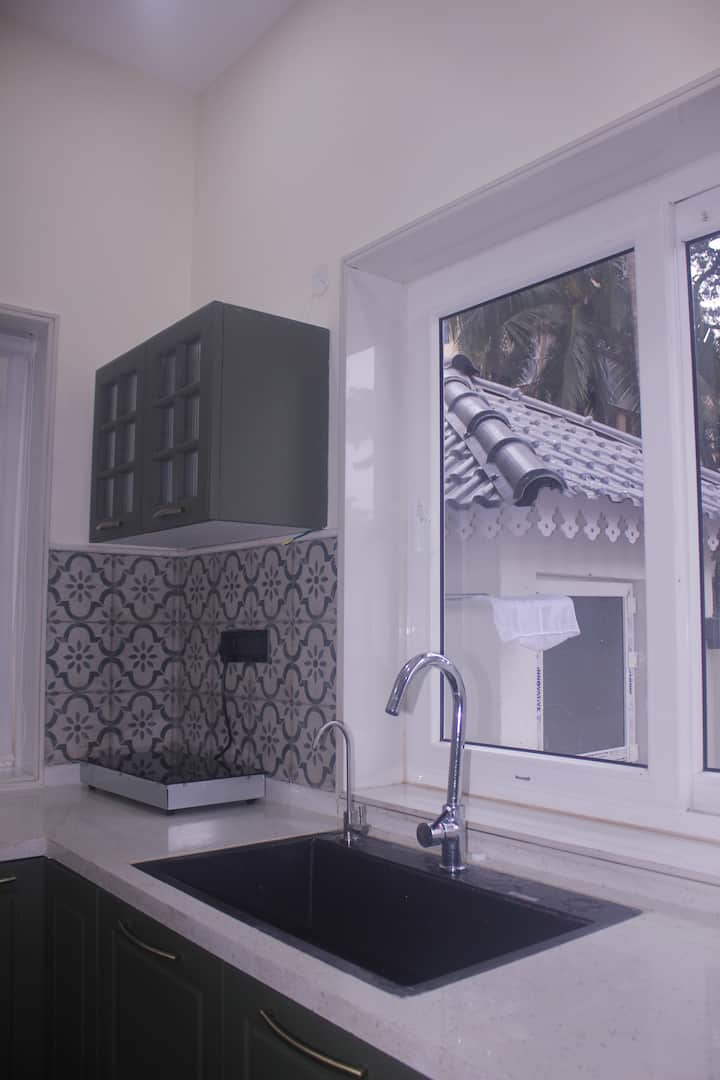 Full kitchen image 2