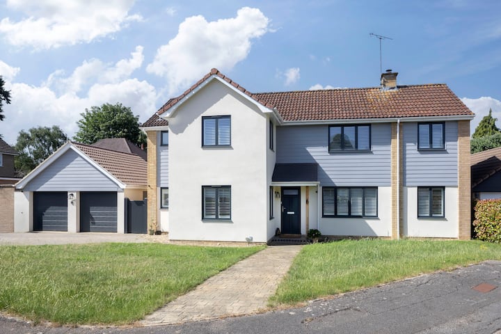 Spacious 5-bed Detached Home By The Park - Cheltenham