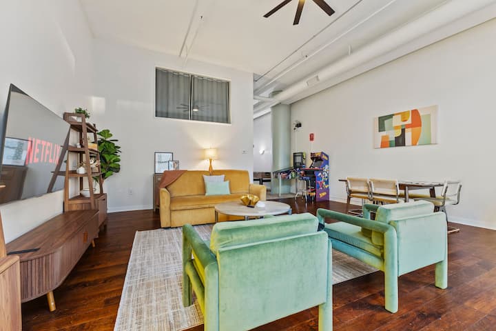 New Downtown Indy Group Stay | 4br | Sleeps 14 - Indianapolis, IN