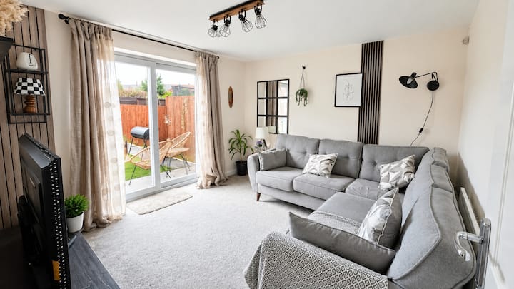 5bdr Contractor Home Near Etihad | Secure Parking - Manchester
