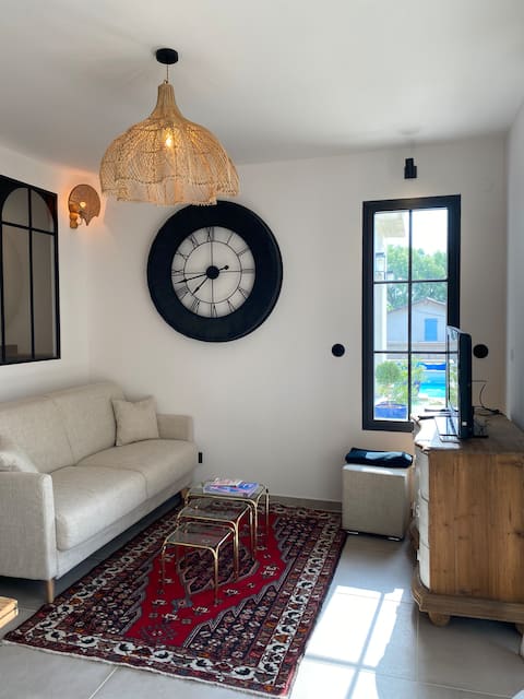 Top performing Airbnb: Charming T2 in a great location in Villeneuve Lès Avignon