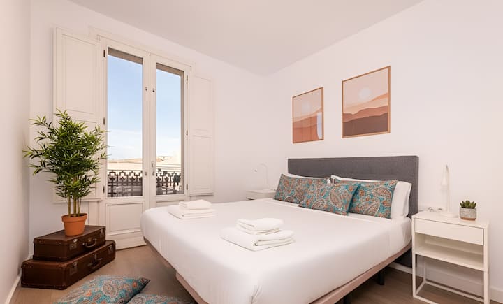 Chic 3br Apartment - Prime Location In El Born - Barcelona