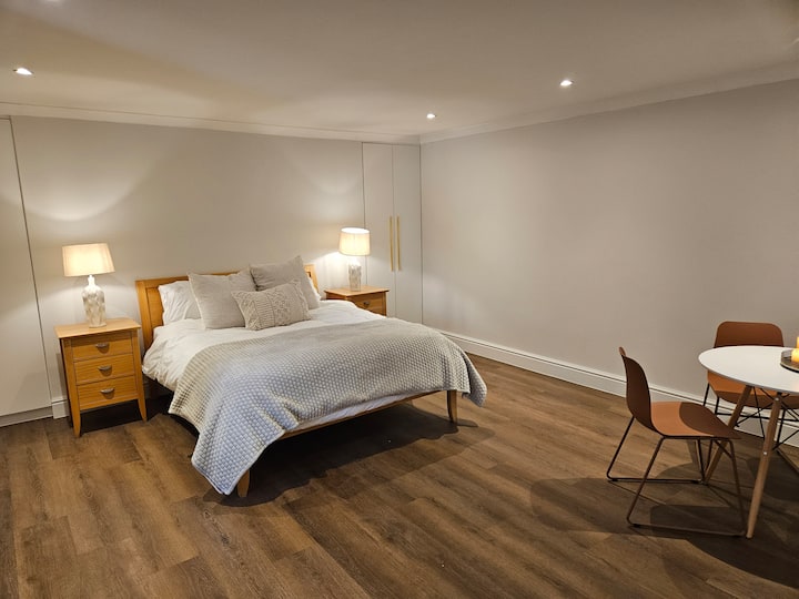 Guesthouse In Plumstead

A Peaceful Retreat. - Cape Town