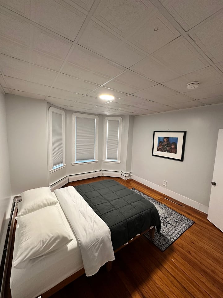 2 Bedroom 1 Bath Unit - Somerville, MA