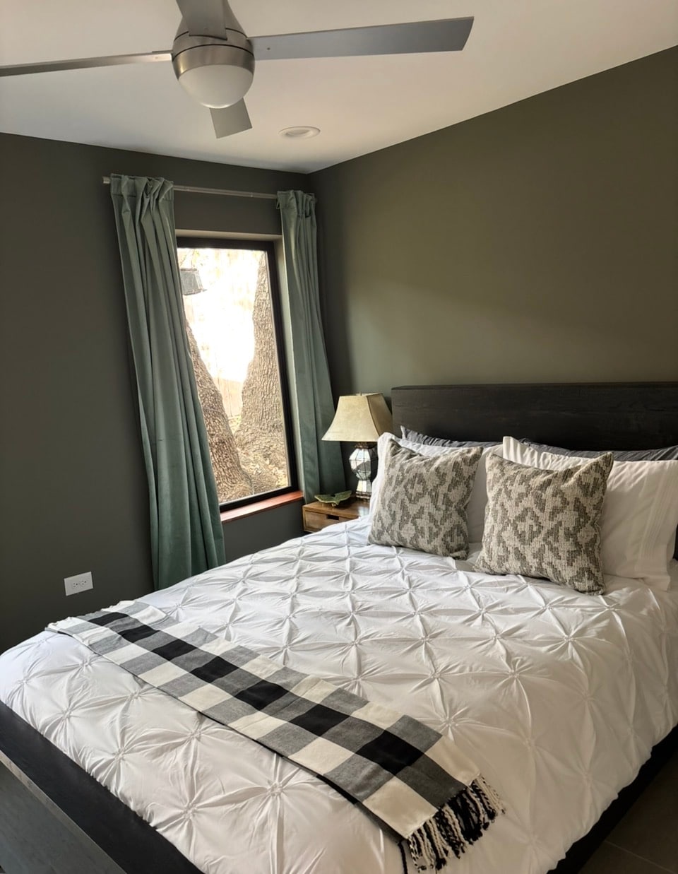 South Congress Retreat w/ Hot Tub + Dog Friendly