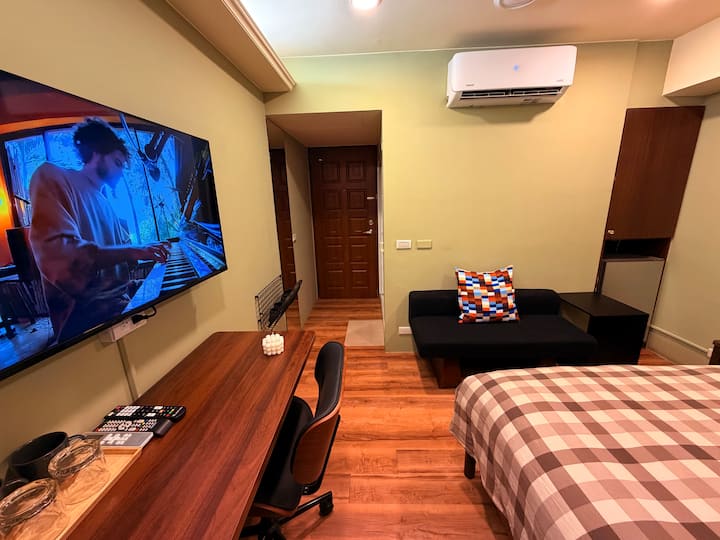 Workspace evidence from (All New) cozy studio B｜Zhongxiao Dunhua MRT 1 Min