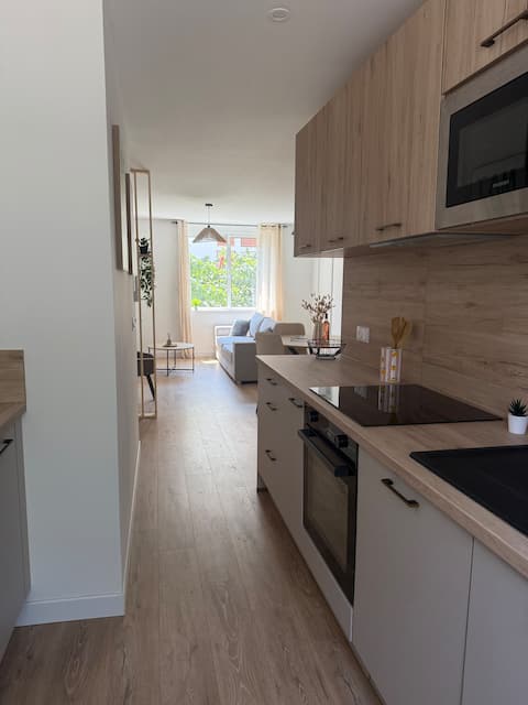 Popular Airbnb listing: Stylish apartment with patio 12 min from the beaches in Perpignan
