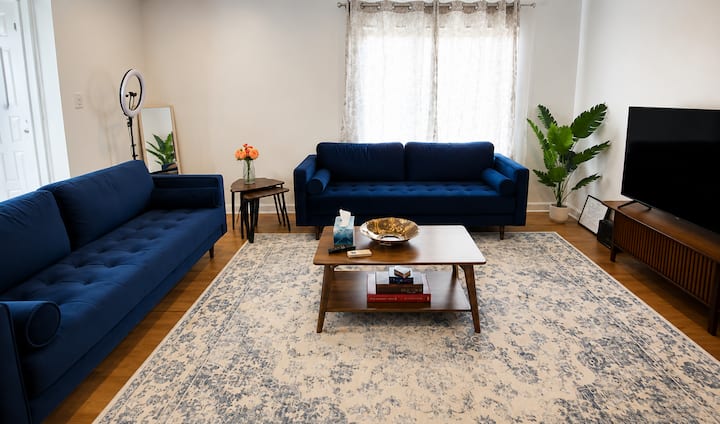 Bright Family Home With Parking Near Montreal - Brossard