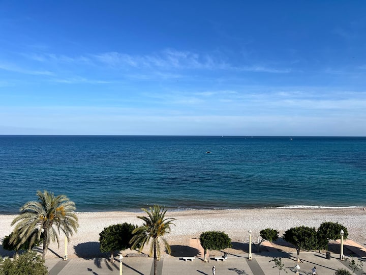 Gran Apartamento De Esquina En 1ª Línea De Playa - Altea