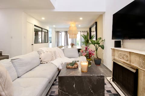 Successful Airbnb property: Peace and Comfort | Spacious House for 16+ Guests in Escandón