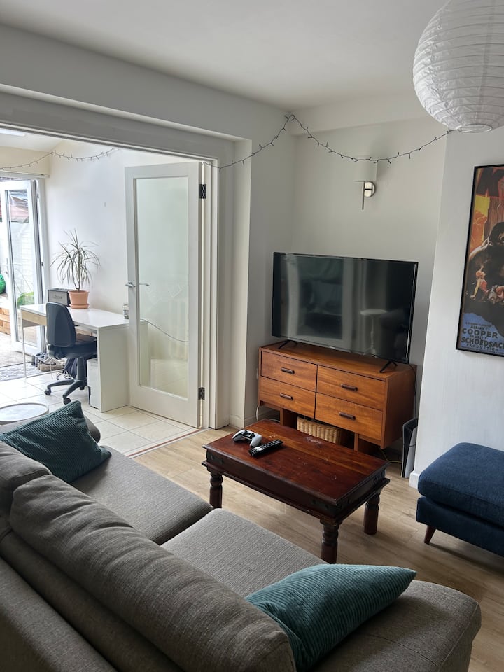 Cozy 2-3 Bedroom Home - Dublin