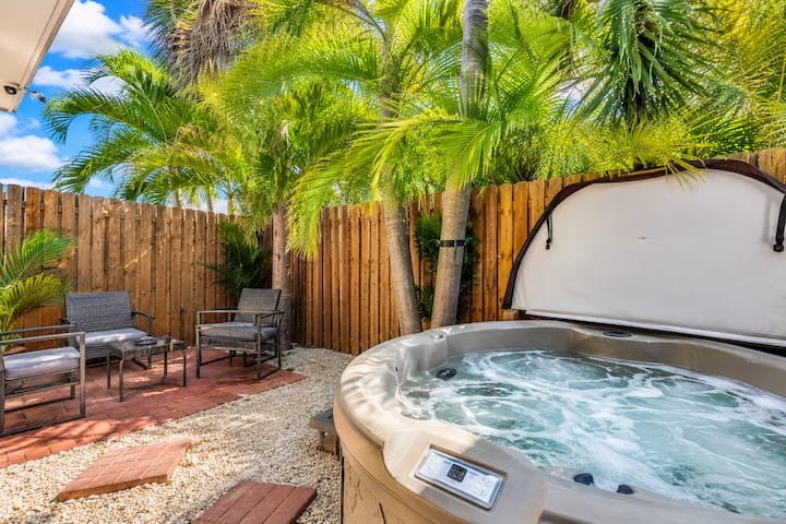 Key West Retreat | Hot Tub + Walk To Beach - Cayo Hueso