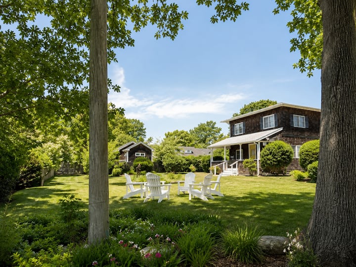 Camp Coronado: Classic Jamestown Summer House - Rhode Island