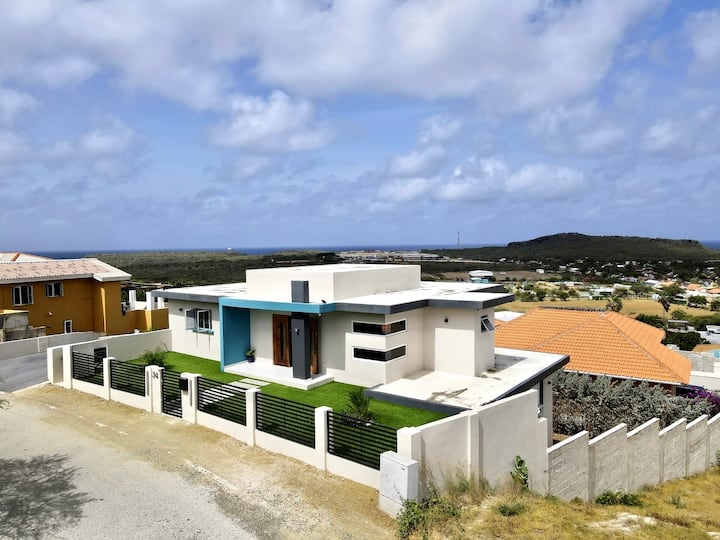 Hilltop Villa | Panoramic Ocean Views & Pool - Curaçao