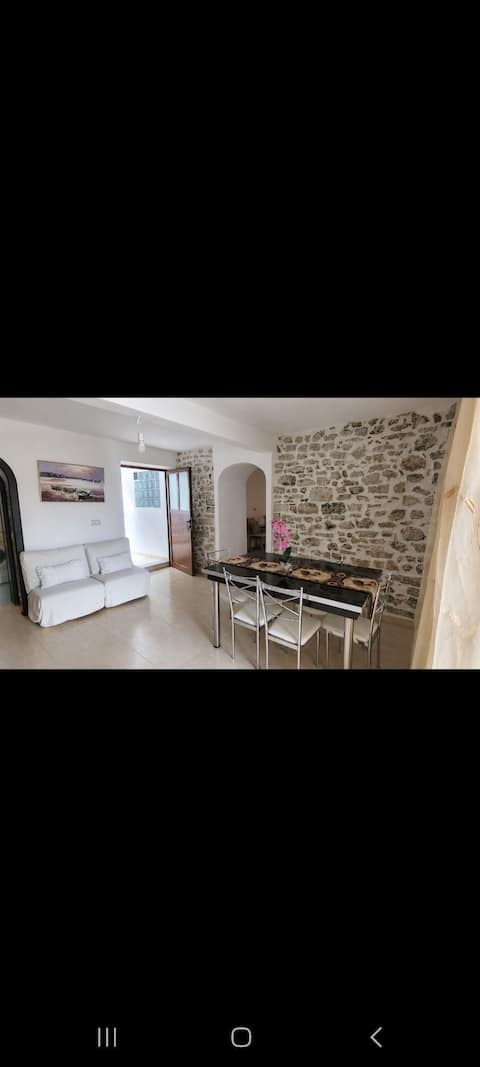 Successful Airbnb property: House Nostalgia Qeparo in Himarë
