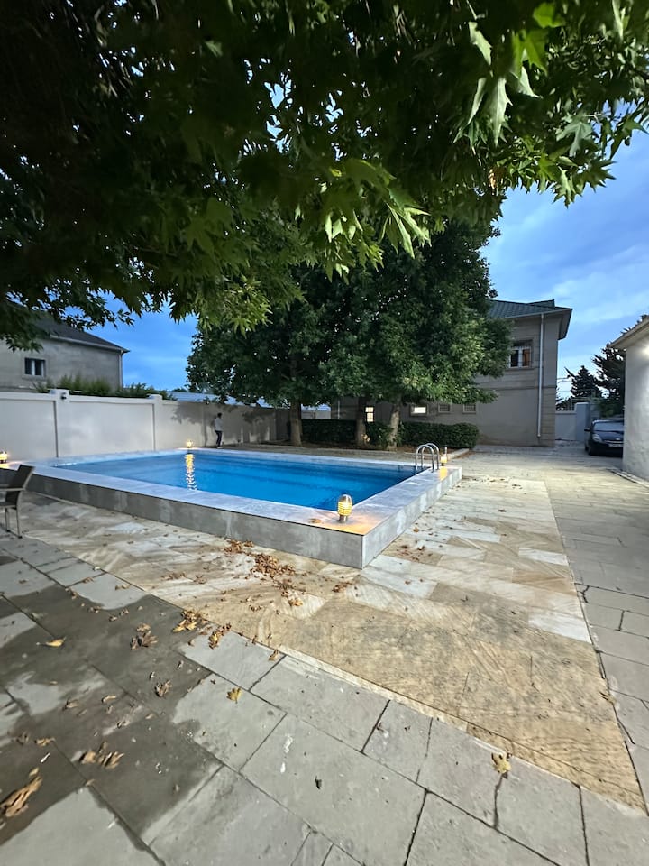 Villa con piscina - Casas en renta en Novxanı, Azerbaiyán - Airbnb