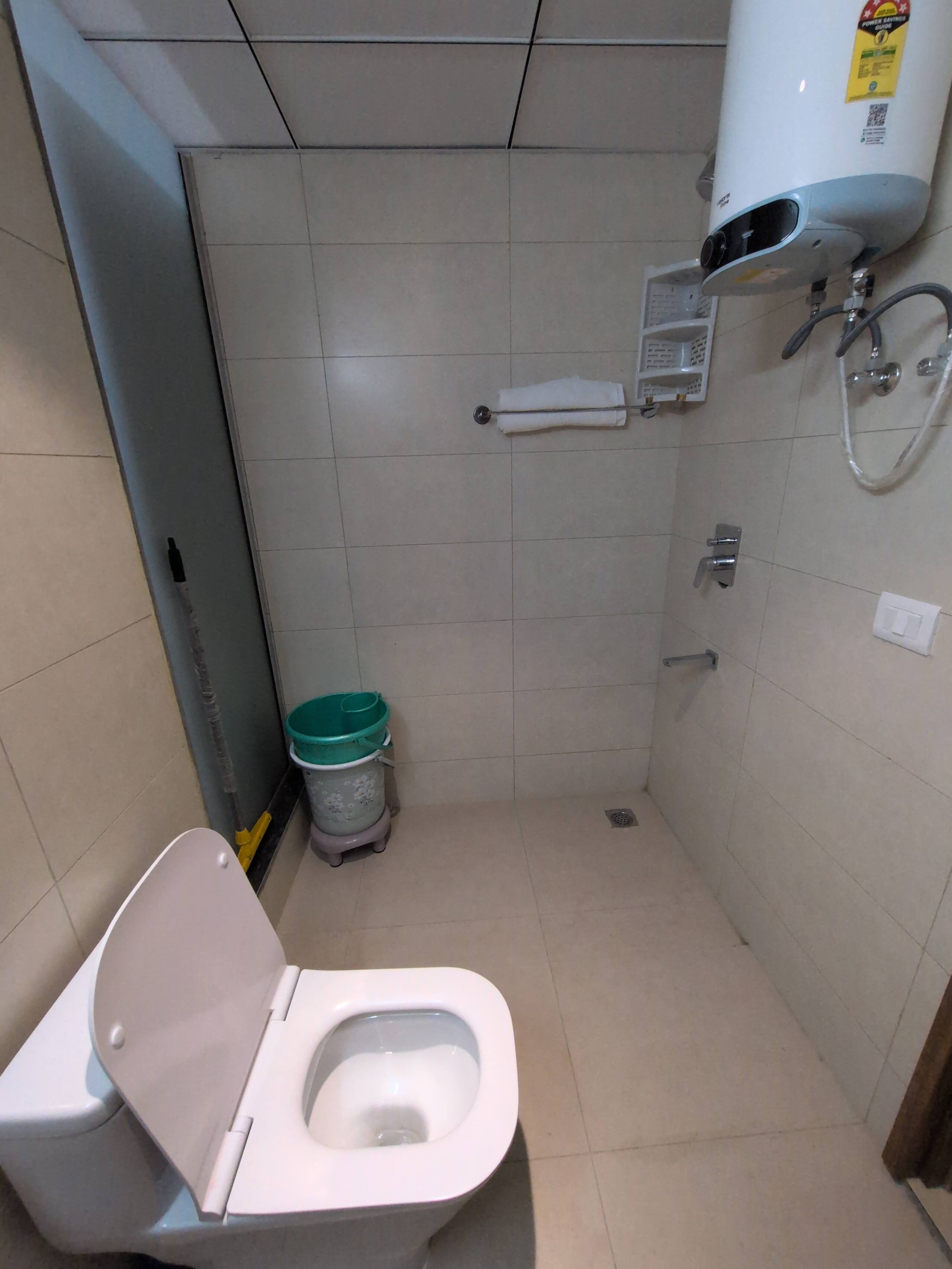 Shower corner with fresh towels