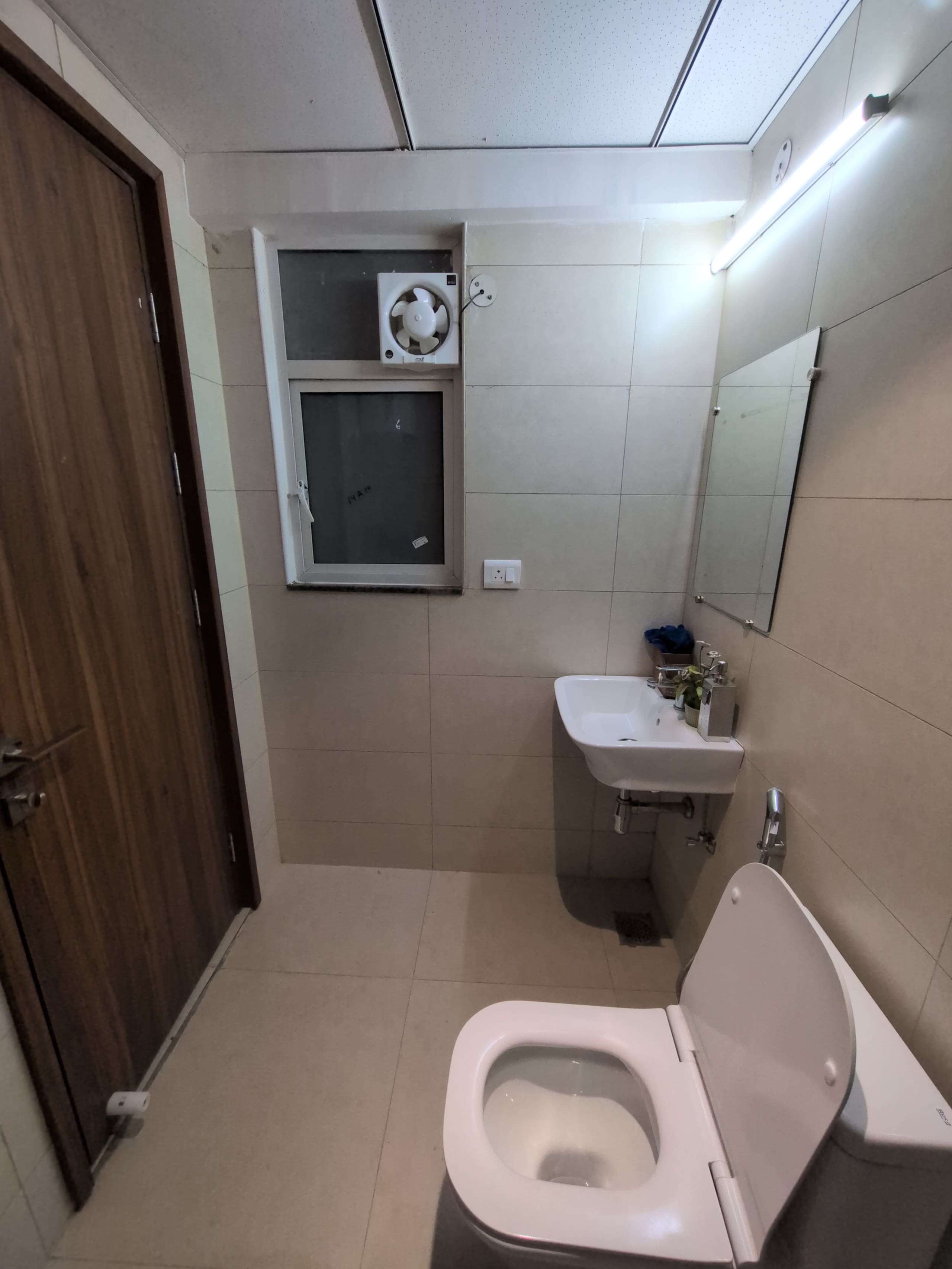Basin, mirror and ventilation window