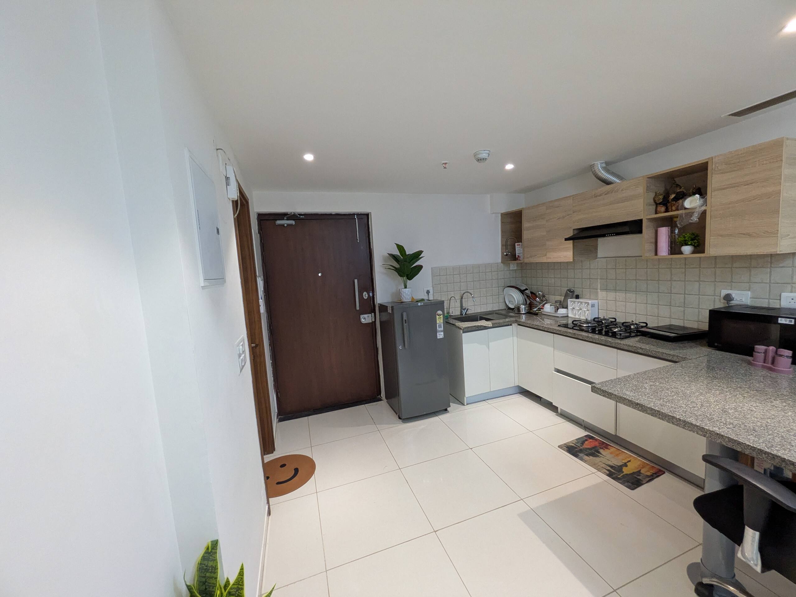 Entrance, kitchen and work corner